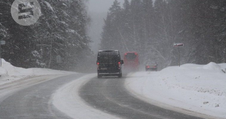 Дороги Ижевска после снегопада расчищают 93 единицы спецтехники