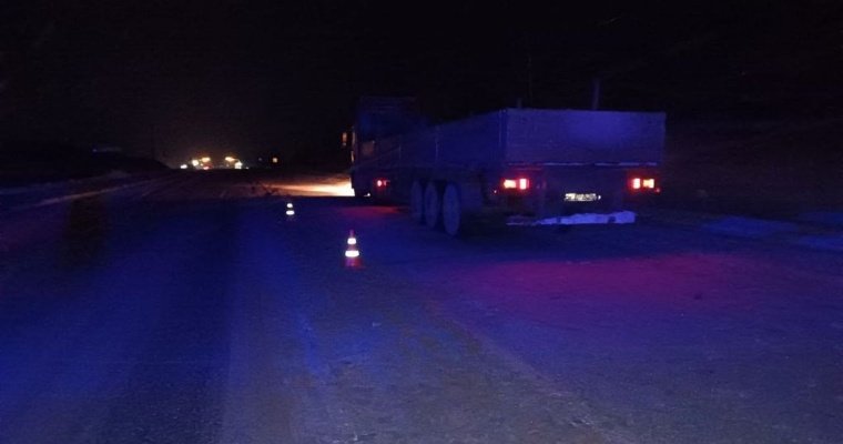 В Алнашском районе водитель грузовика сбил человека насмерть
