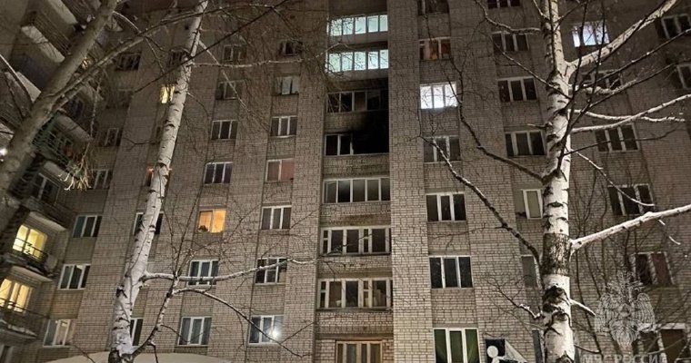 15 человек эвакуировали при ночном пожаре в Ижевске на улице Сабурова