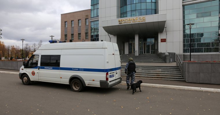 Правоохранители тренировались освобождать заложников из здания Верховного суда Удмуртии