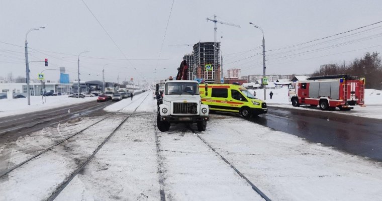 В Ижевске уходящий от столкновения грузовик сбил 12-летнего подростка