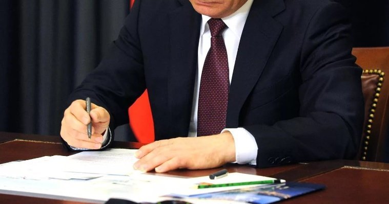 Владимир Путин подписал закон об информировании граждан о положенных им льготах 