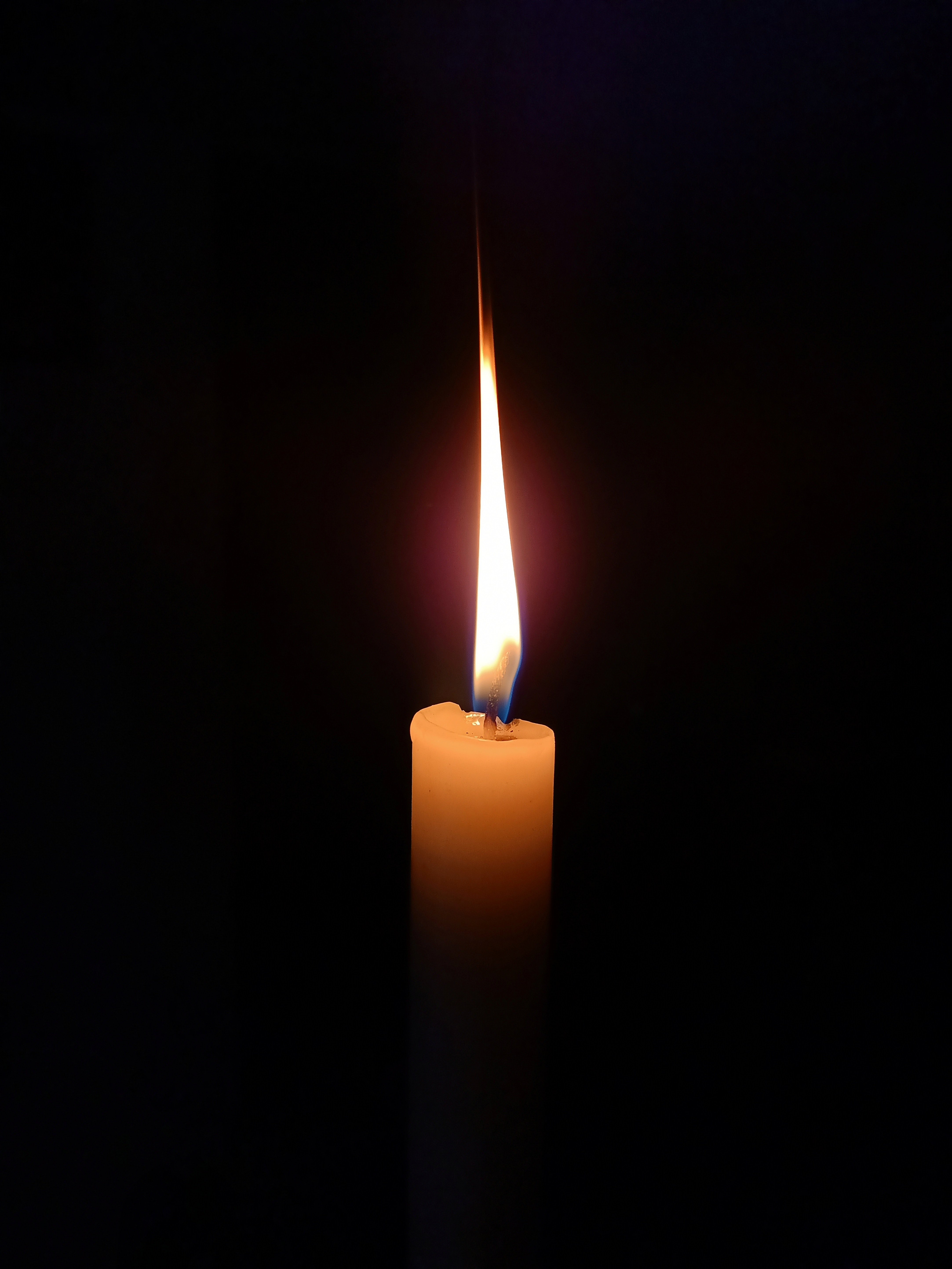 Скорбим фото со свечой 22.03. Свеча памяти. Траурная свеча. Вечная свечка. Свеча скорби.