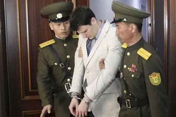 Студента из США приговорили к 15 годам в КНДР за кражу пропагандистского плаката