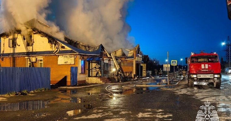 Пожар произошел в кафе «Лидер» в Завьялово