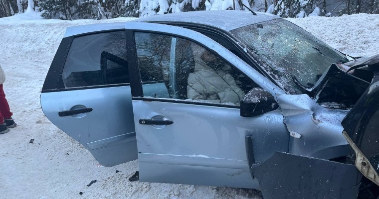 Три человека пострадали при столкновении «Гранты» с «Газелью» в Якшур-Бодьинском районе