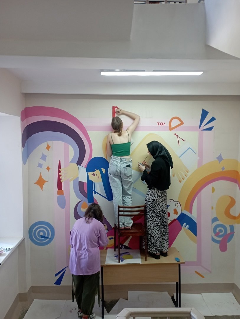 Студенты ИжГТУ раскрасили стены седьмого корпуса университета