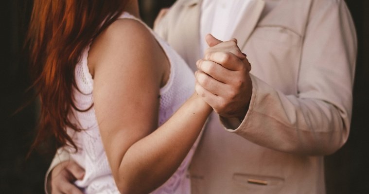 Жительница Удмуртии зарезала партнёршу своего мужа по медленному танцу