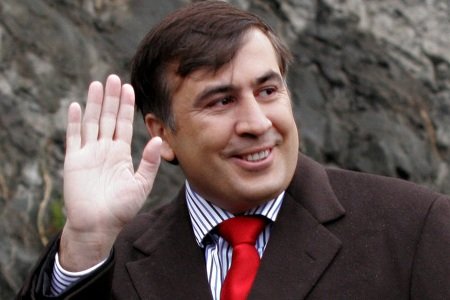 Саакашвили предложил отменить визы для россиян