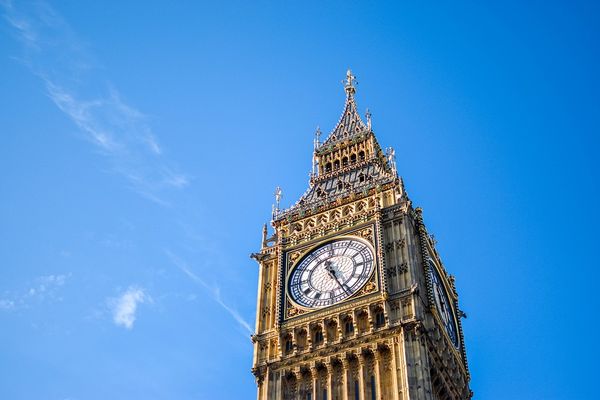 Министр по борьбе с подрывом демократии появился в Великобритании