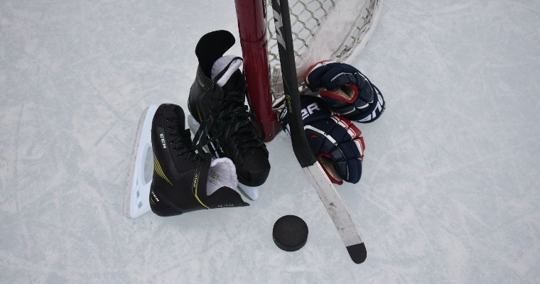 Хоккеисты «Ижстали» уступили на своём льду саратовскому «Кристаллу»