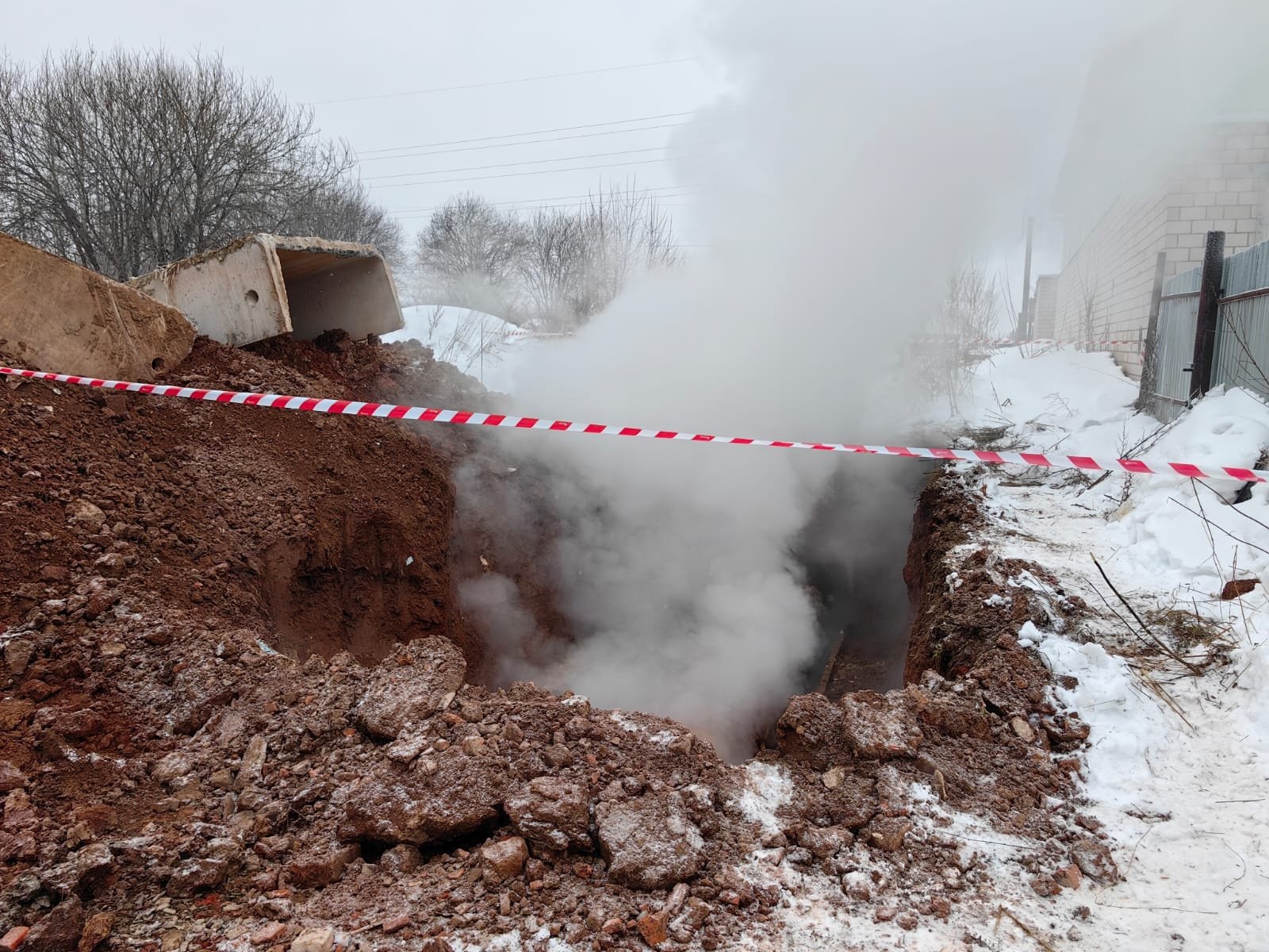 Тепличный комбинат в Хохряках остался без отопления из-за аварии на теплотрассе