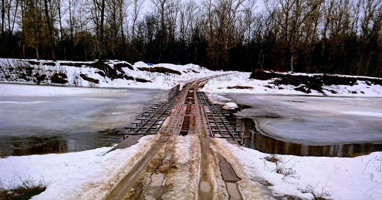 В связи с потеплением в Удмуртии прогнозируют подтопление моста через реку Вала