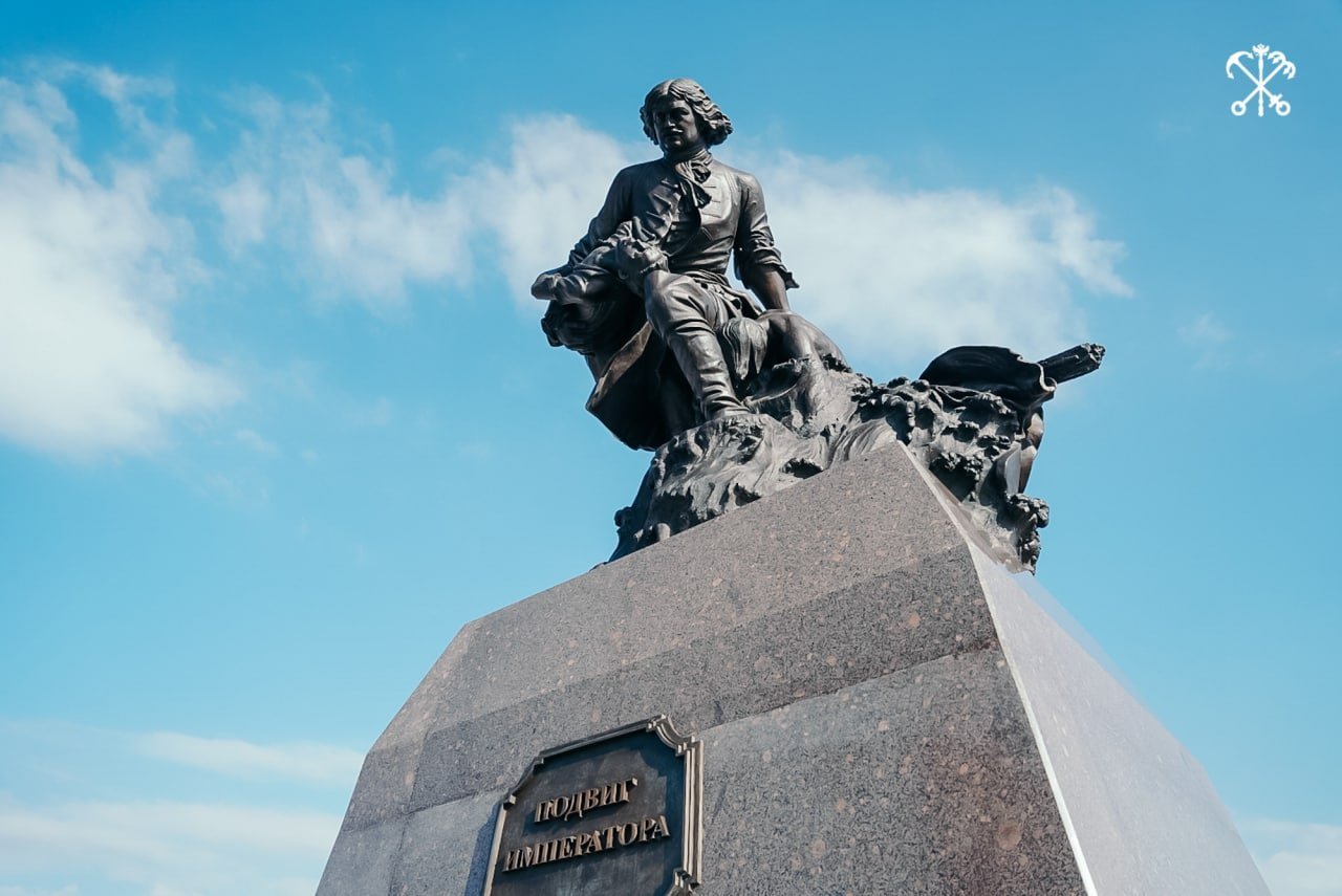 Памятник Петру 1 в Санкт-Петербурге у Лахта центра