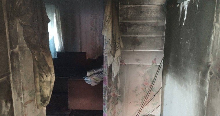 В загоревшемся в Сюмсях доме погиб мужчина