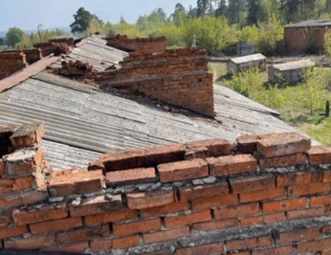 В Воткинске нашли крышу дома, которую не чинили 44 года