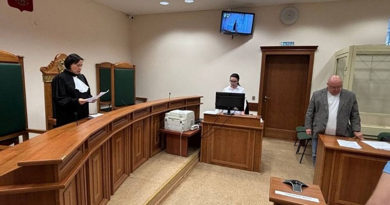 Обвиняемую в получении взятки главную медсестру онкодиспансера в Удмуртии оставили под стражей
