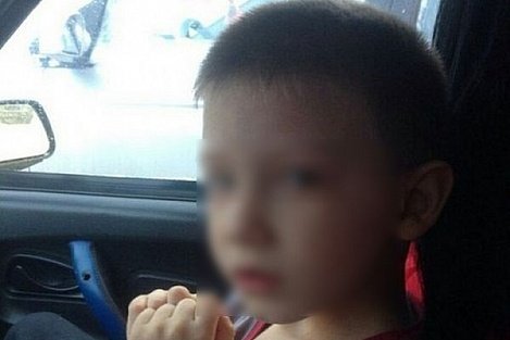 Штраф грозит матери найденного в футболке мальчика на улице Толстого в Ижевске
