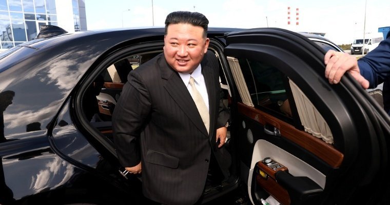 Ким Чен Ыну подарили российский автомобиль