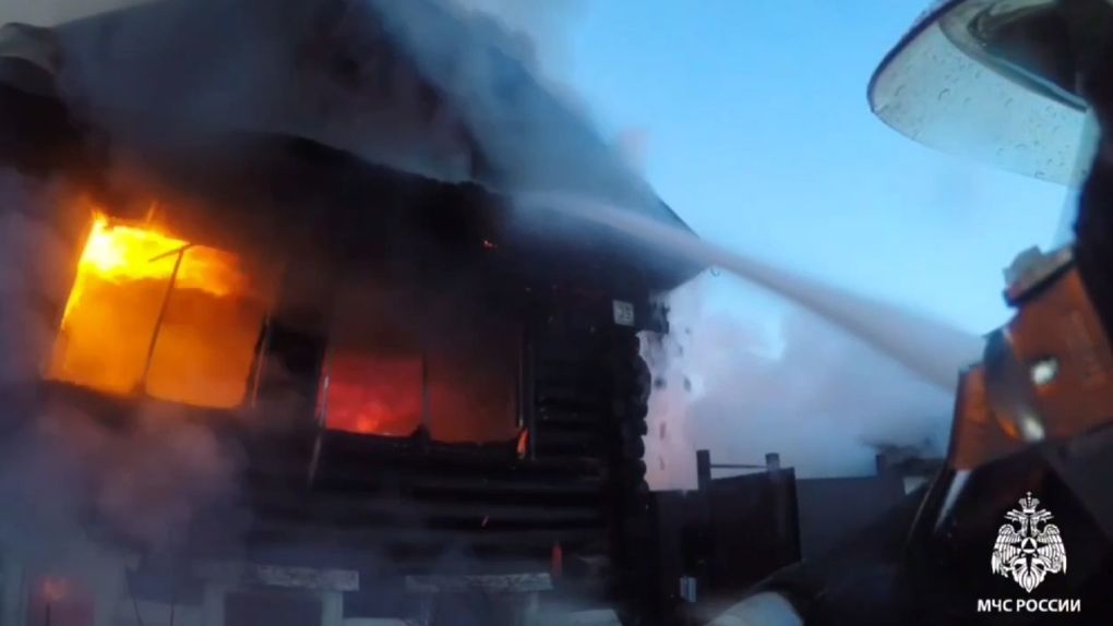 Пожар в Ижевске и задержание мужчины, пытавшегося поджечь храм в Тюмени: новости к этому часу