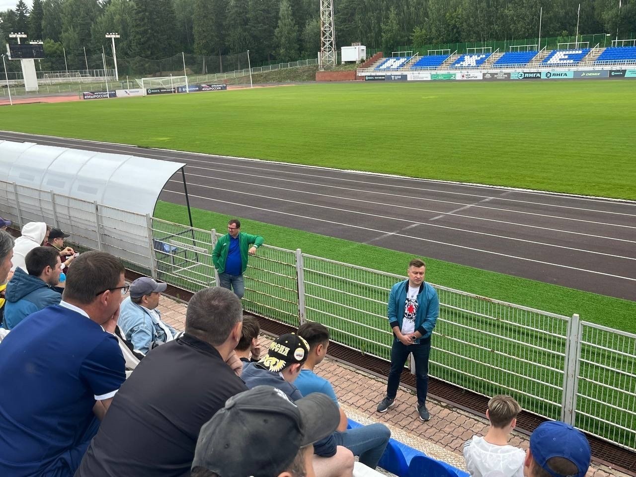 Министр спорта Удмуртии обсудил с болельщиками «Зенит-Ижевск» ситуацию с футбольным клубом