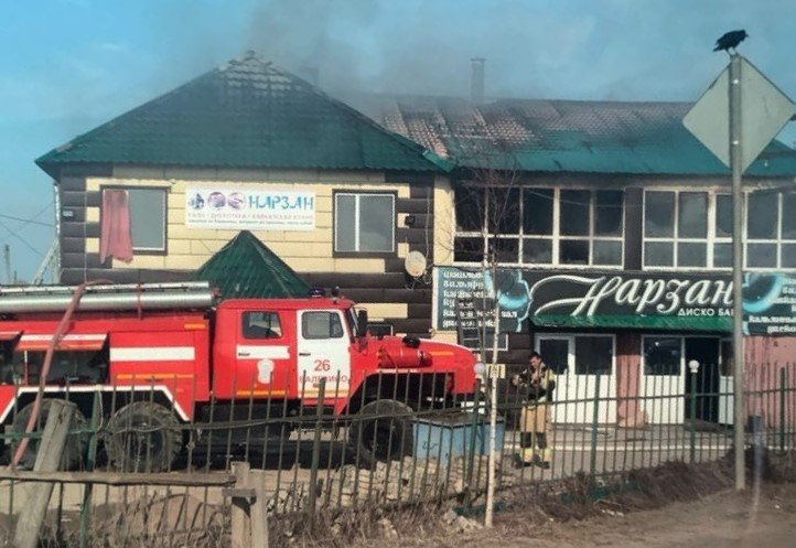 В Балезино сгорело кафе «Нарзан»