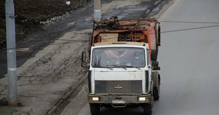 Из-за весенней распутицы в частном секторе Ижевска изменят график и места сбора мусора