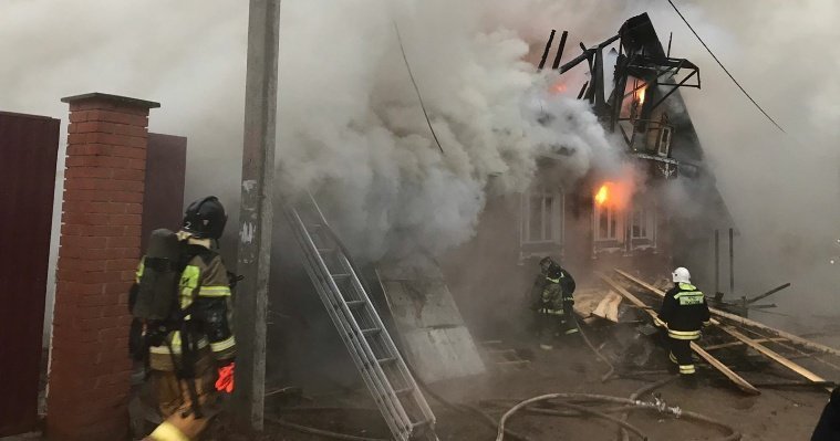 В Воткинске ликвидировали пожар в частном жилом доме