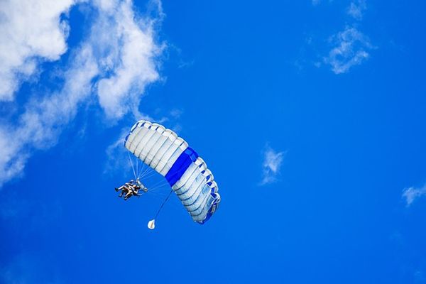 Российский турист погиб во время прыжка с парашютом в Таиланде