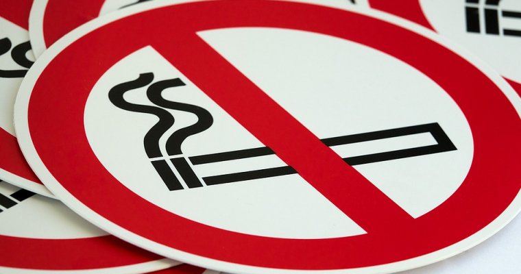 В Удмуртии запретили курить на остановках и в парках