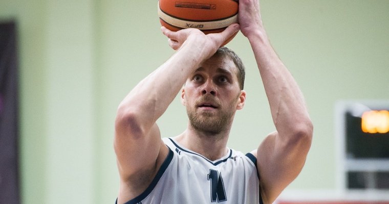 Баскетболисты «Купол-Родников» разгромили в Ижевске команду из Сургута