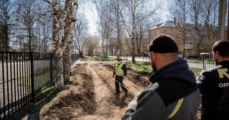 Ижевский подрядчик приступил к ремонту тротуаров в Глазове 