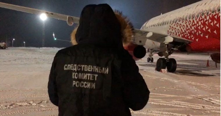 В аэропорту Ижевска у самолёта при посадке отказали системы правого двигателя