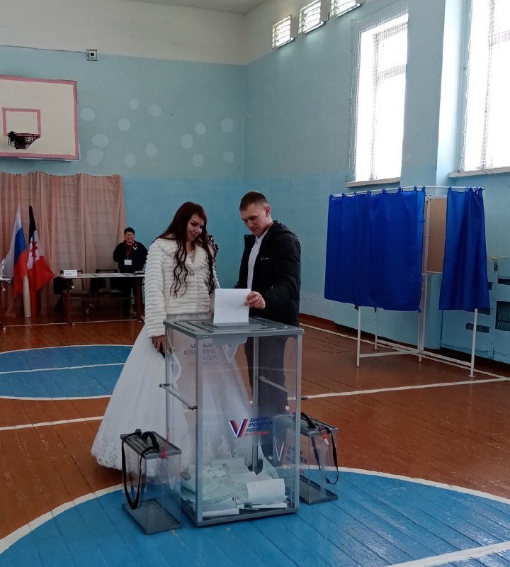 Молодожёны из Воткинского района пришли на выборы сразу после свадьбы 