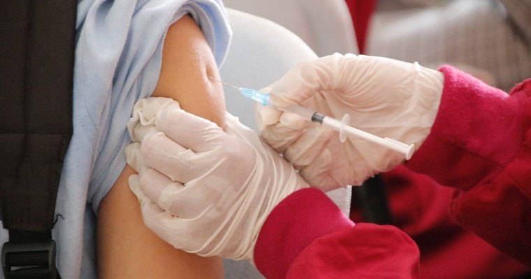 Минздрав России предложил отказаться от массовой вакцинации от коронавируса 