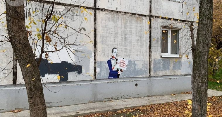 В Ижевске на стене дома появился рисунок Надежды Дуровой