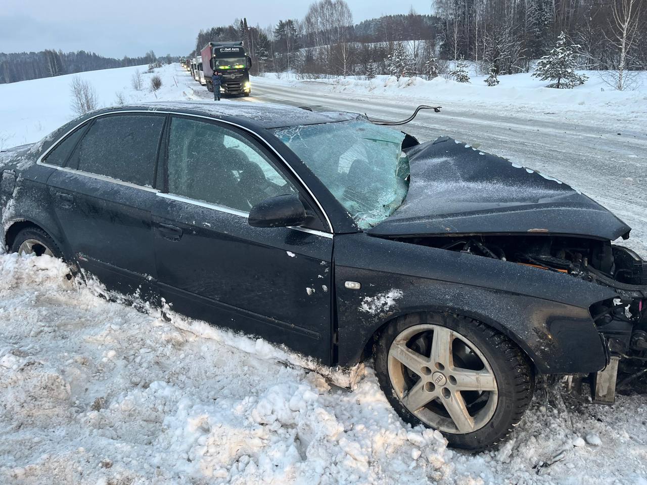 В Воткинском районе при обгоне легковушка врезалась в грузовик