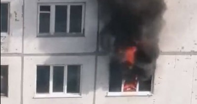 Пожарные вытащили почти 100 человек из горящего общежития в Кемерово