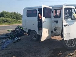 Мотоциклист врезался в УАЗ и погиб в Удмуртии 