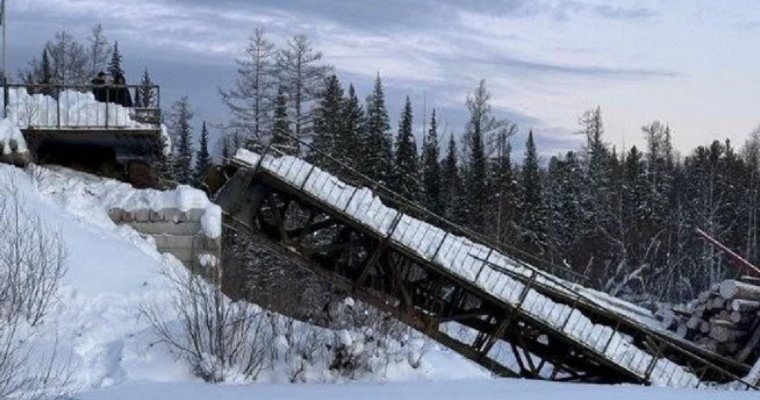 Мост разрушился в Иркутской области после проезда лесовоза 