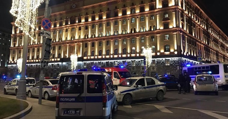 Выигравшая миллион семья из Удмуртии, стрельба у здания ФСБ в Москве и отмена «папской тайны» о священниках-педофилах: что произошло минувшей ночью