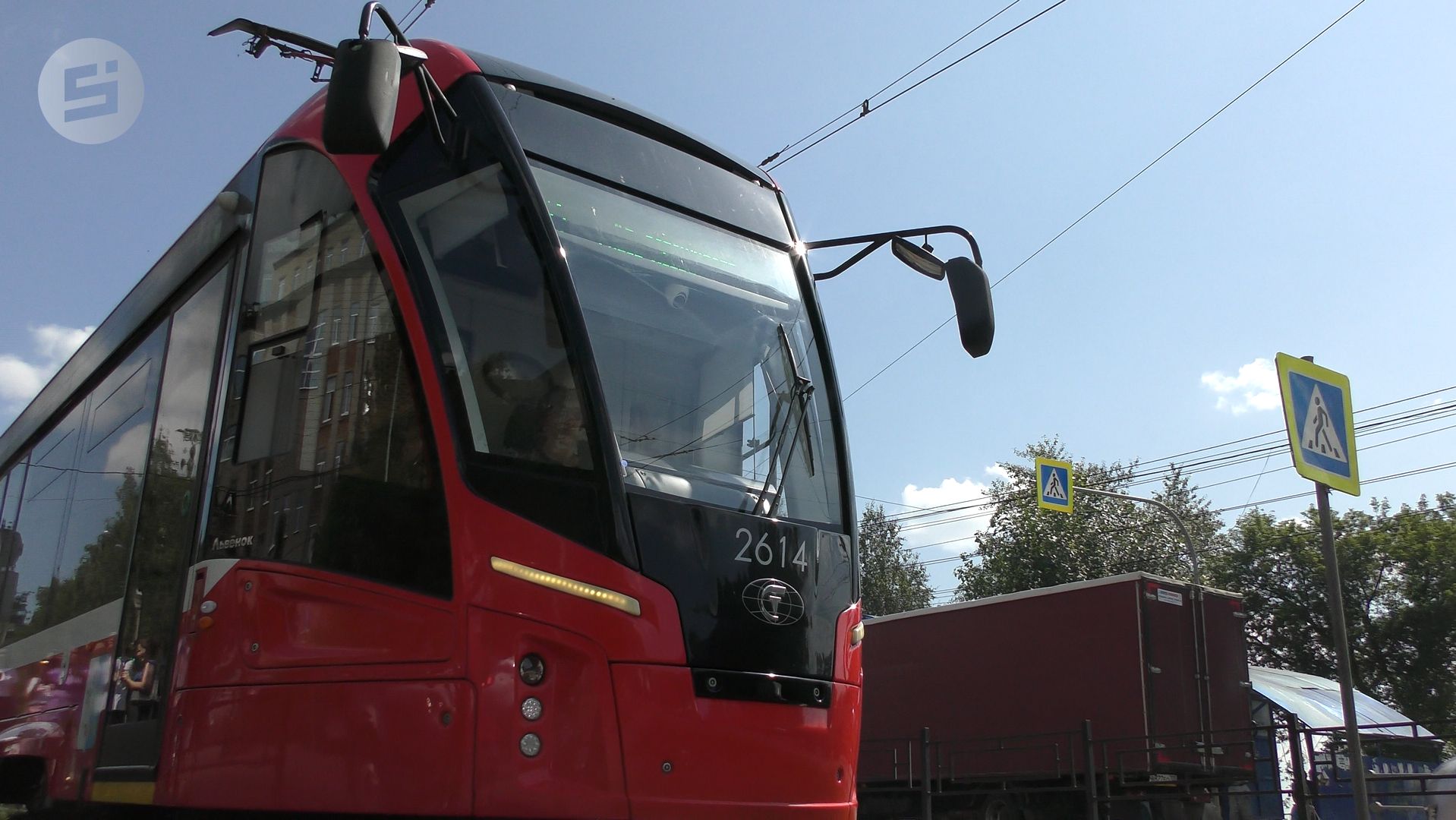 По улицам Ижевска начал курсировать экскурсионный трамвай