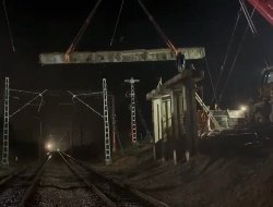 В Балезинском районе разобрали несущие элементы старого путепровода