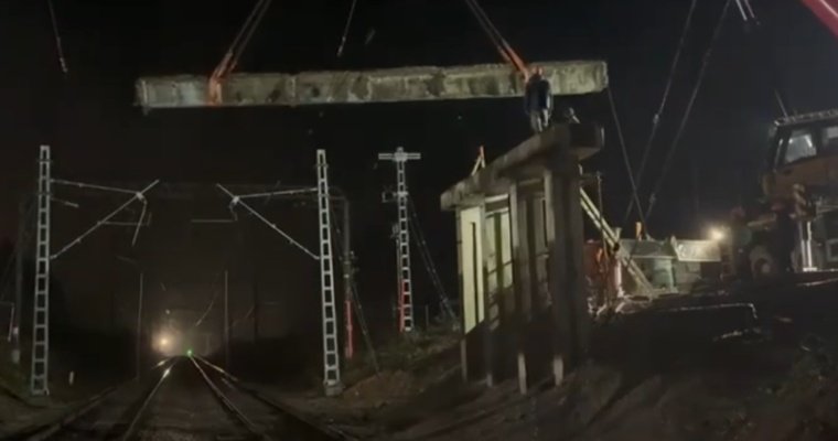 В Балезинском районе разобрали несущие элементы старого путепровода  В Балезинском районе разобрали несущие элементы старого путепровода