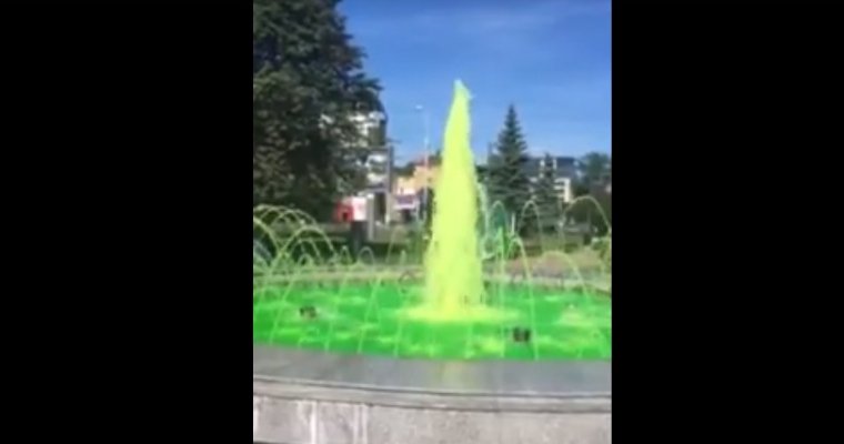 В Калининграде фонтан забил зеленой водой
