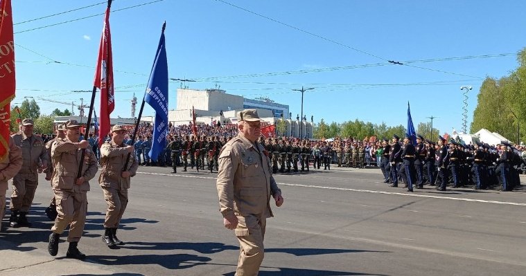 В Параде Победы в Ижевске приняли участие около двух тысяч человек