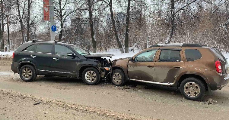 Четыре автомобиля попали в аварию в центре Ижевска