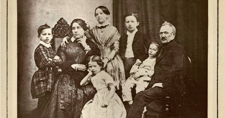 Старинную фотографию семьи Чайковских анимируют в Удмуртии 