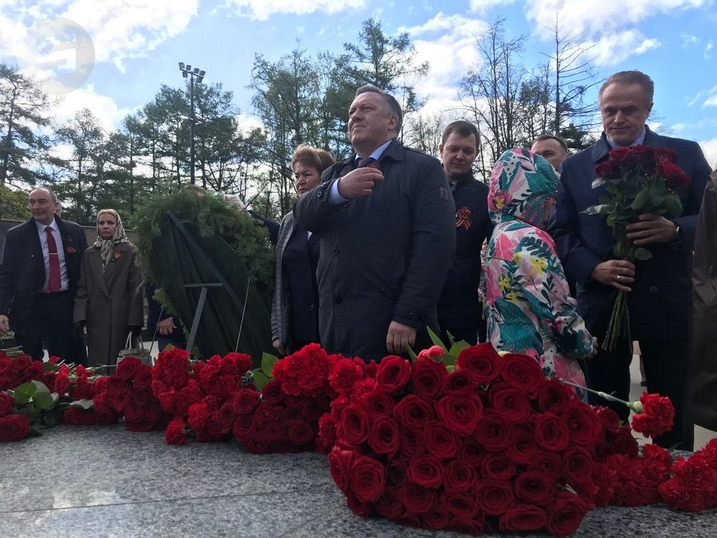 День Победы в Ижевске начался с возложения цветов к Вечному Огню