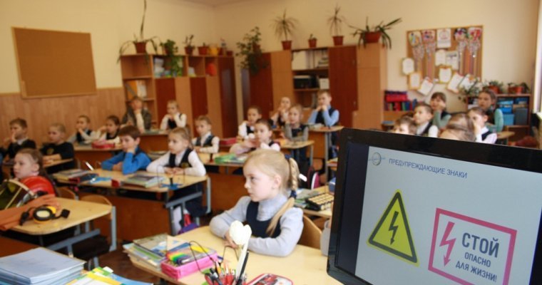 Специалисты Удмуртэнерго рассказывают школьникам о правилах электробезопасности